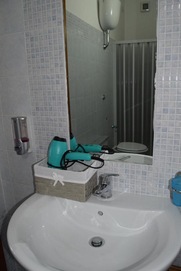 Bed and Breakfast Su Fassoi Cabras Exterior foto