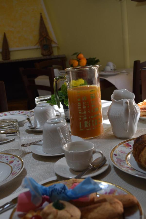 Bed and Breakfast Su Fassoi Cabras Exterior foto