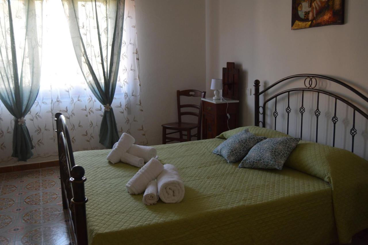 Bed and Breakfast Su Fassoi Cabras Exterior foto
