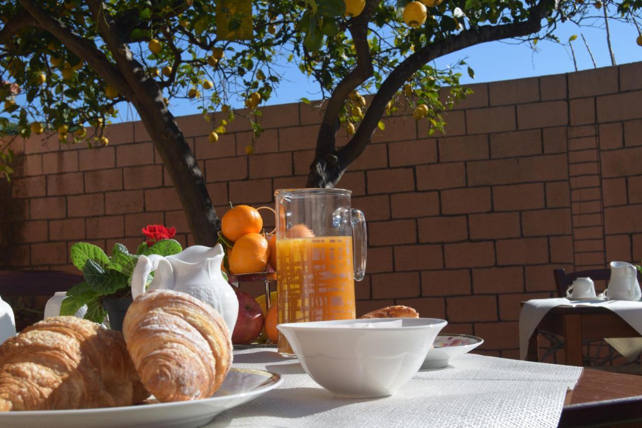 Bed and Breakfast Su Fassoi Cabras Exterior foto