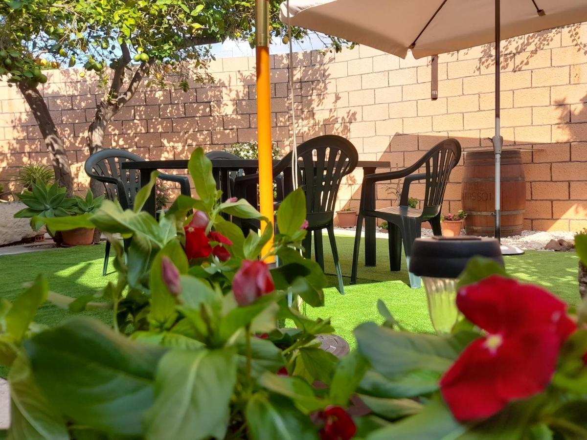 Bed and Breakfast Su Fassoi Cabras Exterior foto