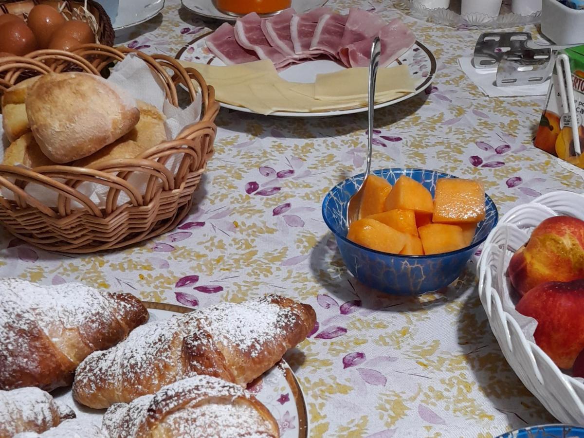 Bed and Breakfast Su Fassoi Cabras Exterior foto